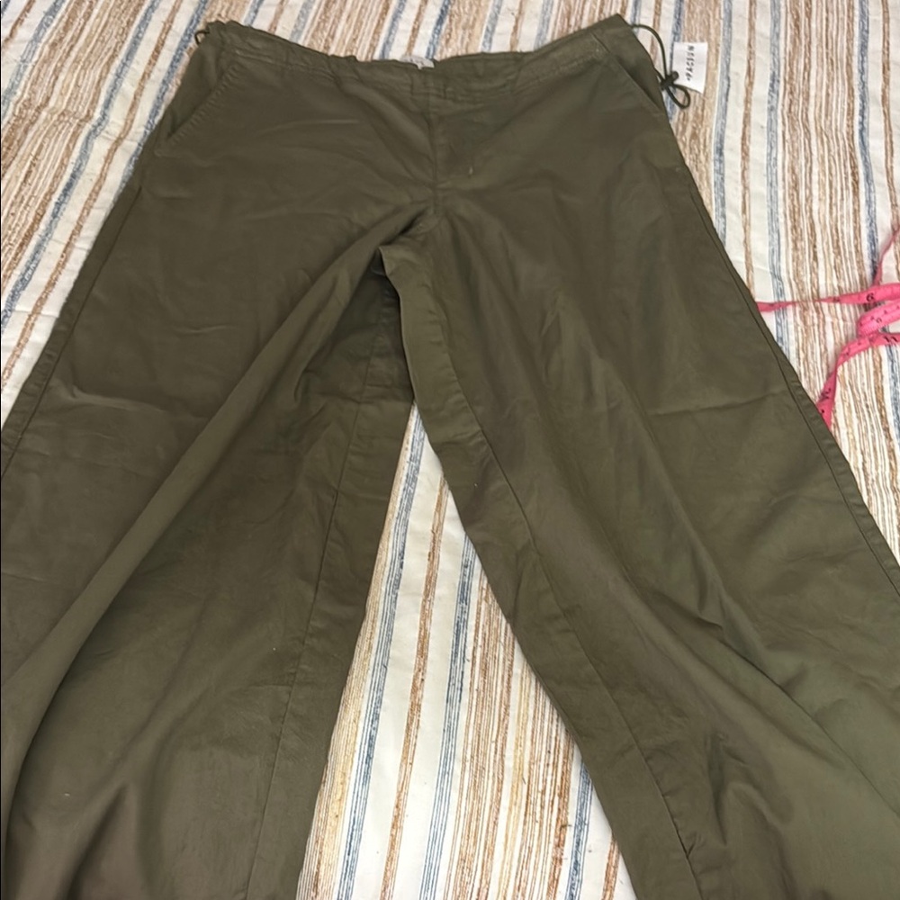 BNWT! PacSun women’s  green parachute pants